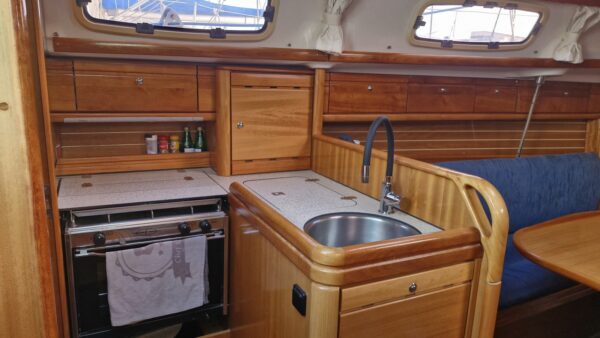 BAVARIA 30 Cruiser – Image 6